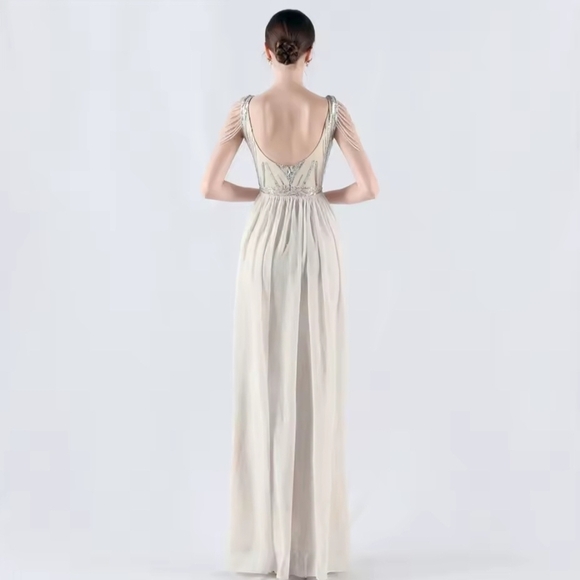 Elegant Silver Evening Gown - Picture 4 of 15